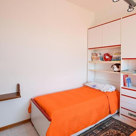 2 Bedroom Cozy Apartment In Grado Exterior foto