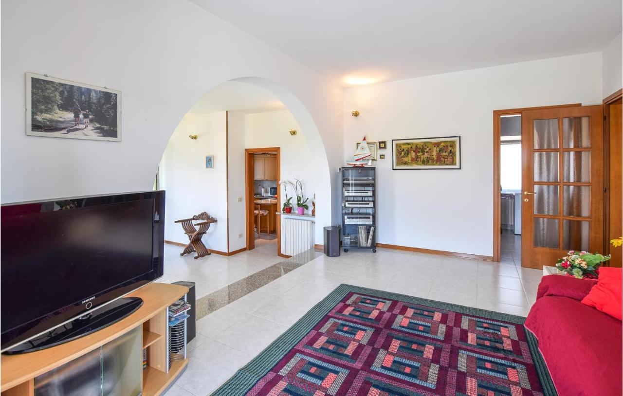 2 Bedroom Cozy Apartment In Grado Exterior foto